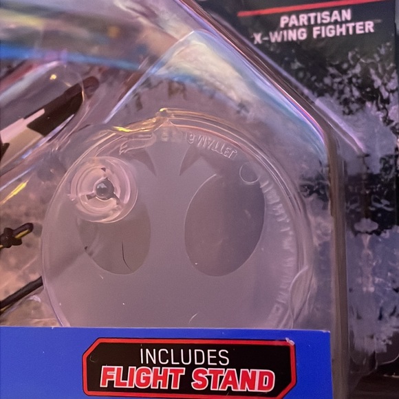 Partisan X-Wing Fighter - Picture 3 of 9